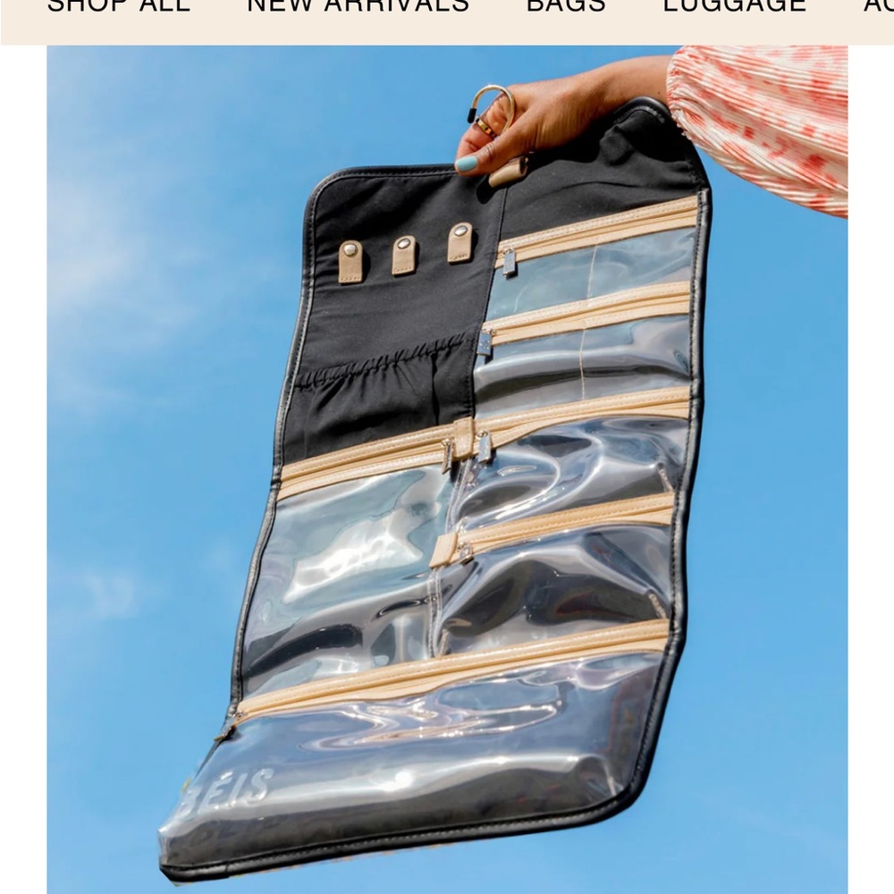 Beis hanging jewelry case